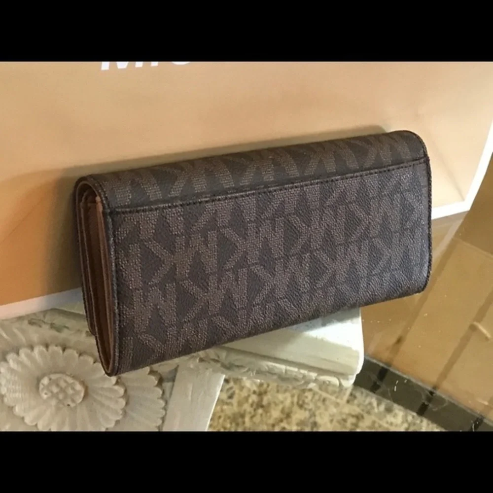Michael Kors jet set Fulton Flap wallet Brown